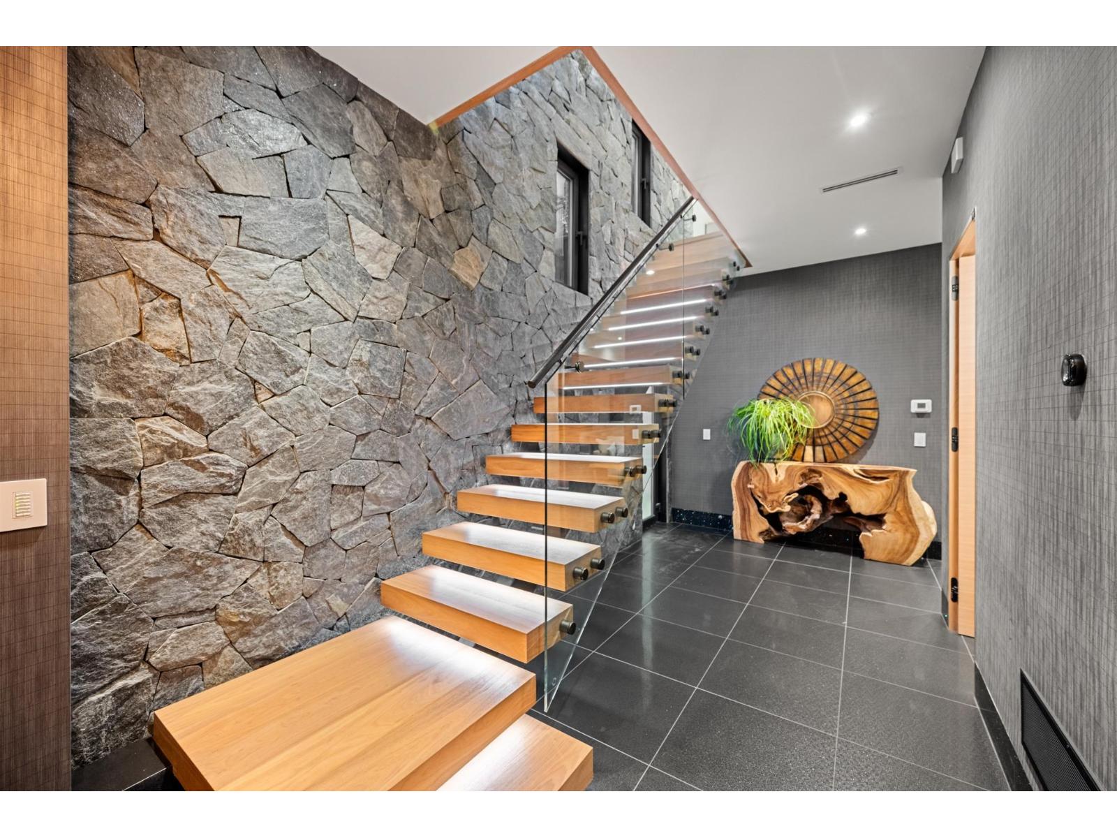 14555 MARINE DRIVE, White Rock