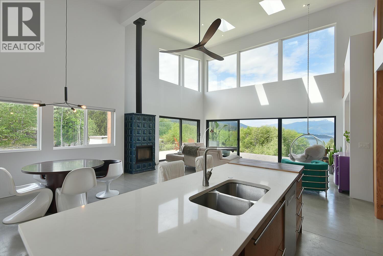 6400 CROWSTON ROAD, Sechelt