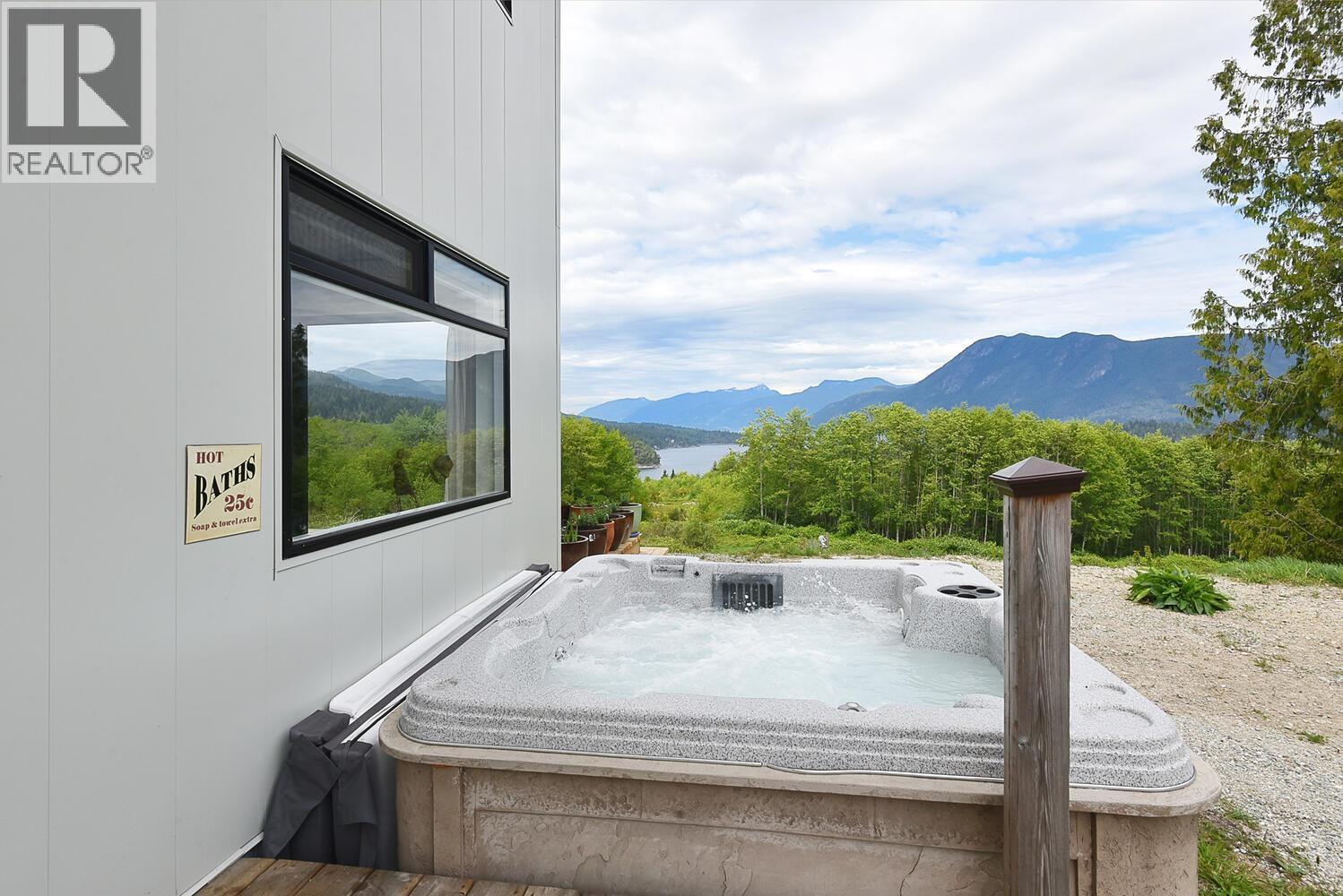 6400 CROWSTON ROAD, Sechelt