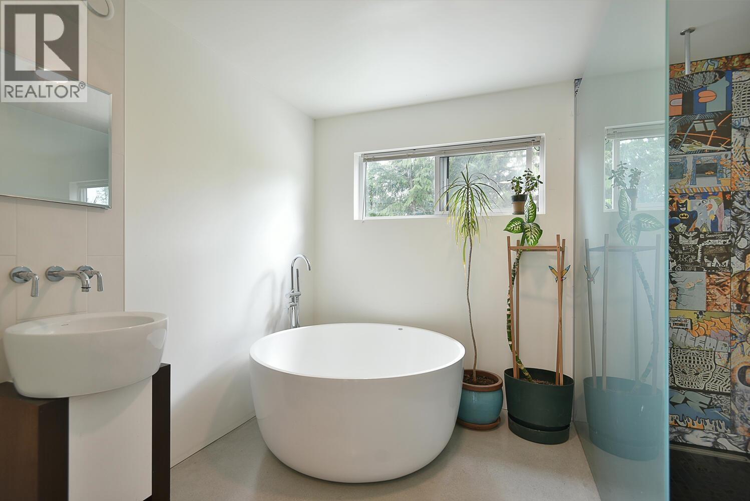 6400 CROWSTON ROAD, Sechelt