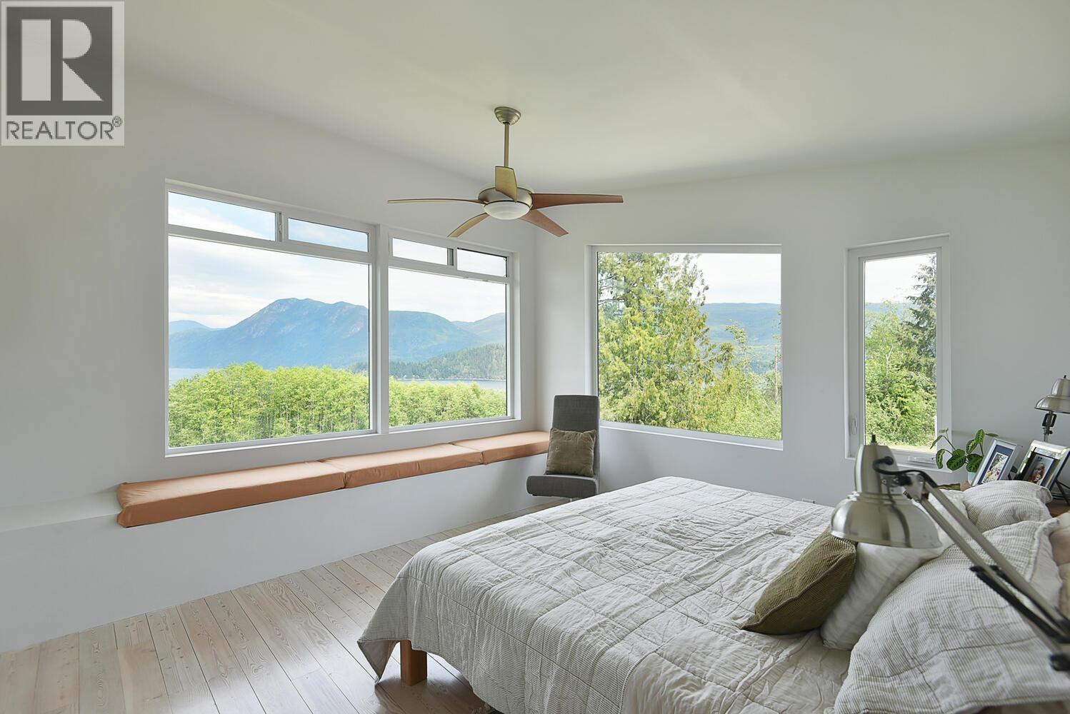 6400 CROWSTON ROAD, Sechelt