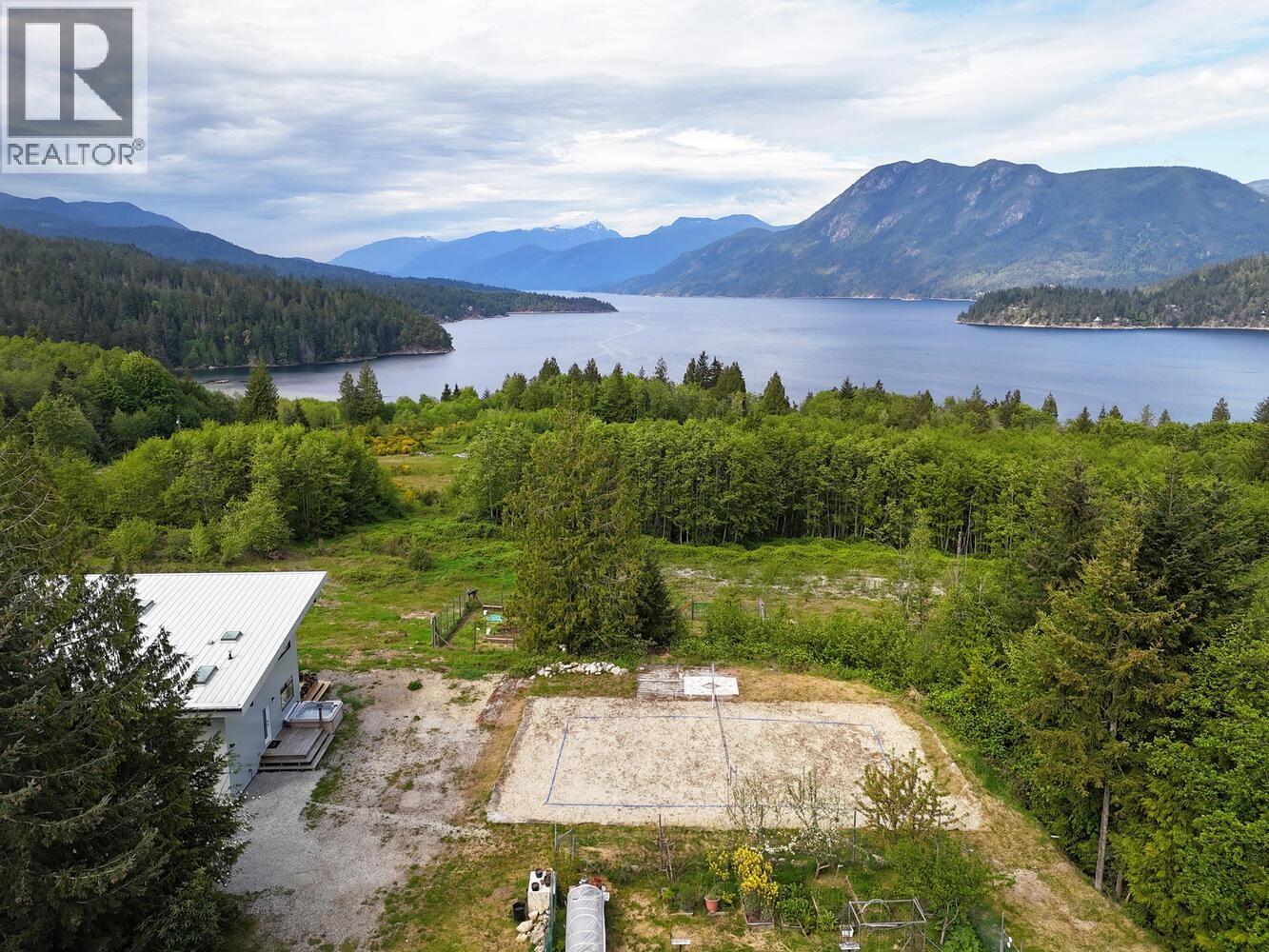 6400 CROWSTON ROAD, Sechelt