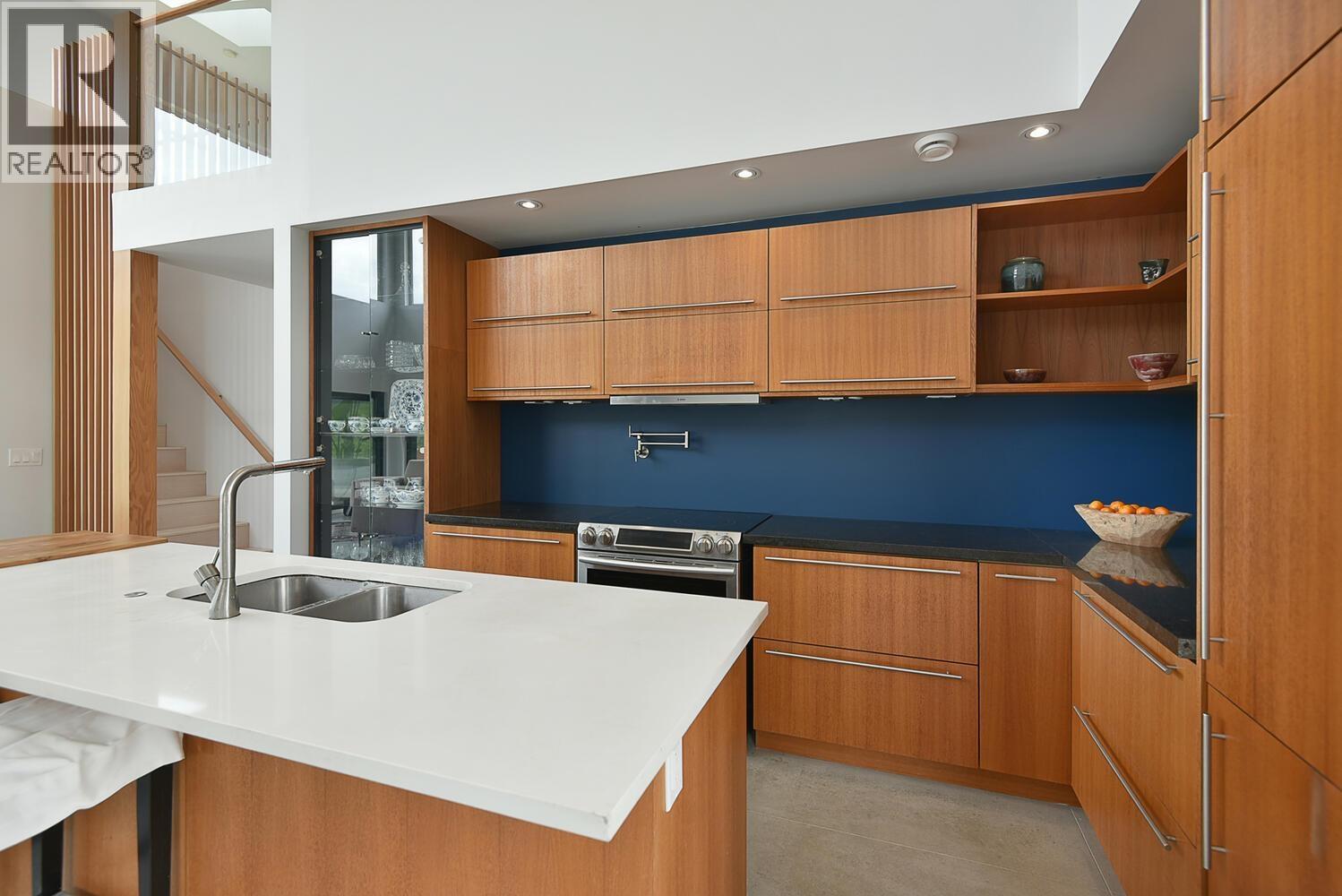 6400 CROWSTON ROAD, Sechelt