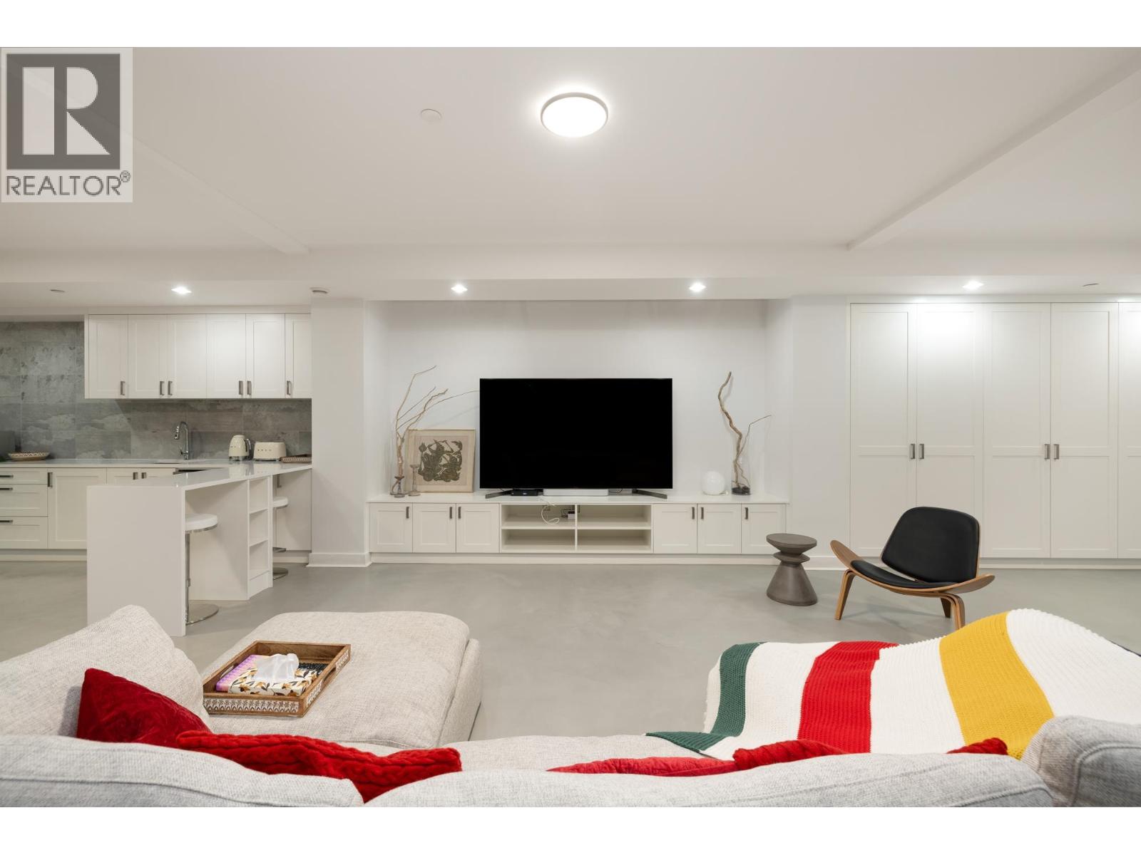 6780 BATCHELOR BAY PLACE, West Vancouver