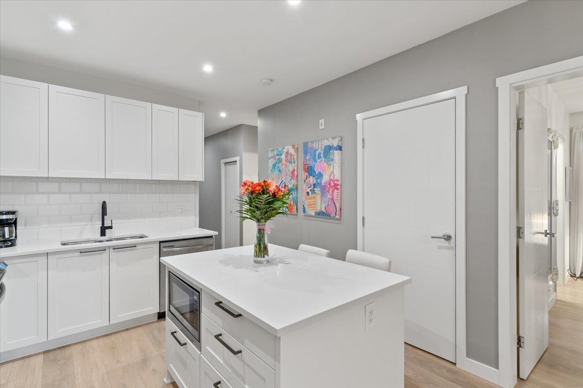 309 5415 BRYDON Crescent - photo 2