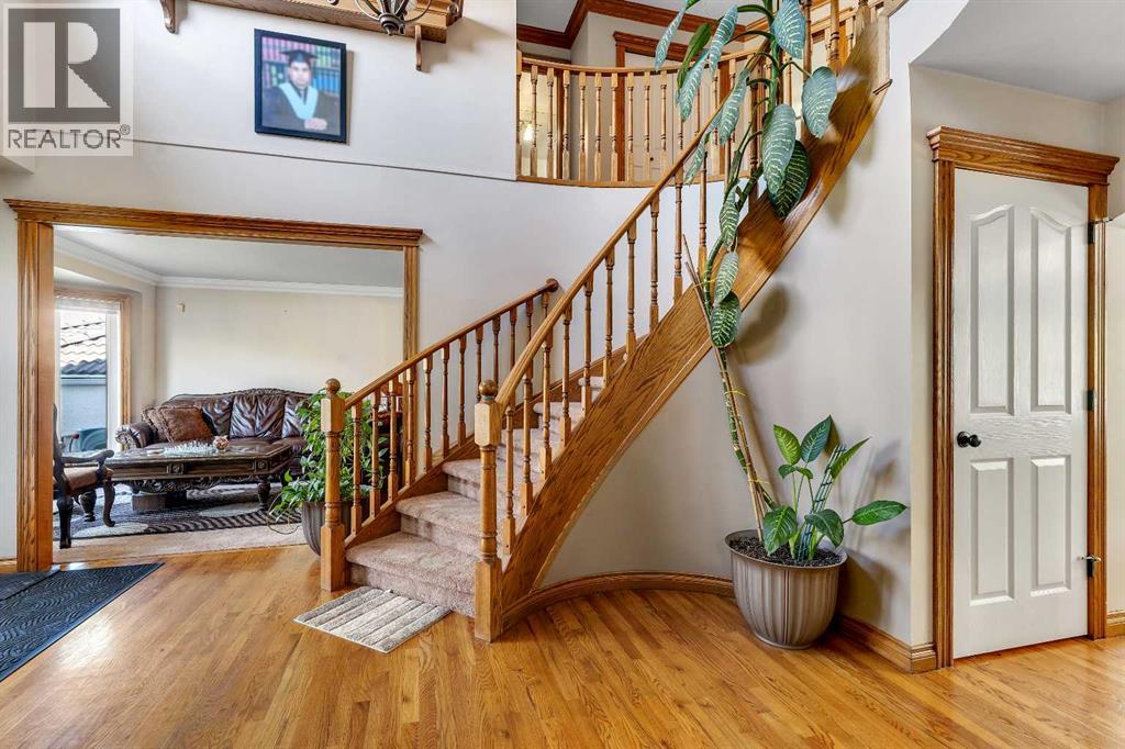 Single Family House for Sale in  Edgevalley Way NW Edgemont Calgary 