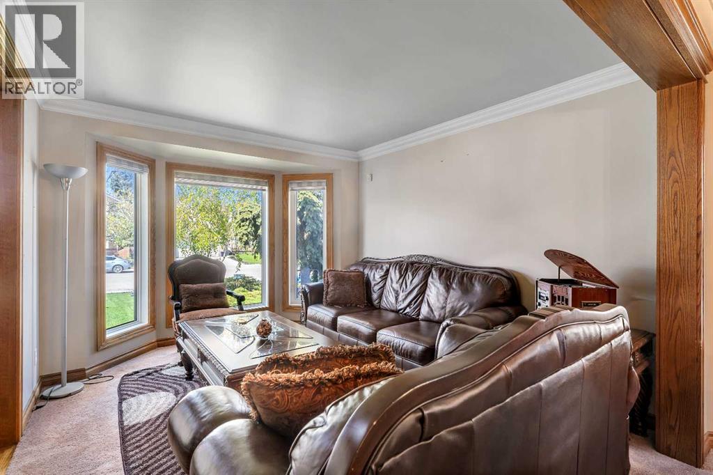 Single Family House for Sale in  Edgevalley Way NW Edgemont Calgary 