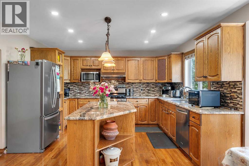 Single Family House for Sale in  Edgevalley Way NW Edgemont Calgary 