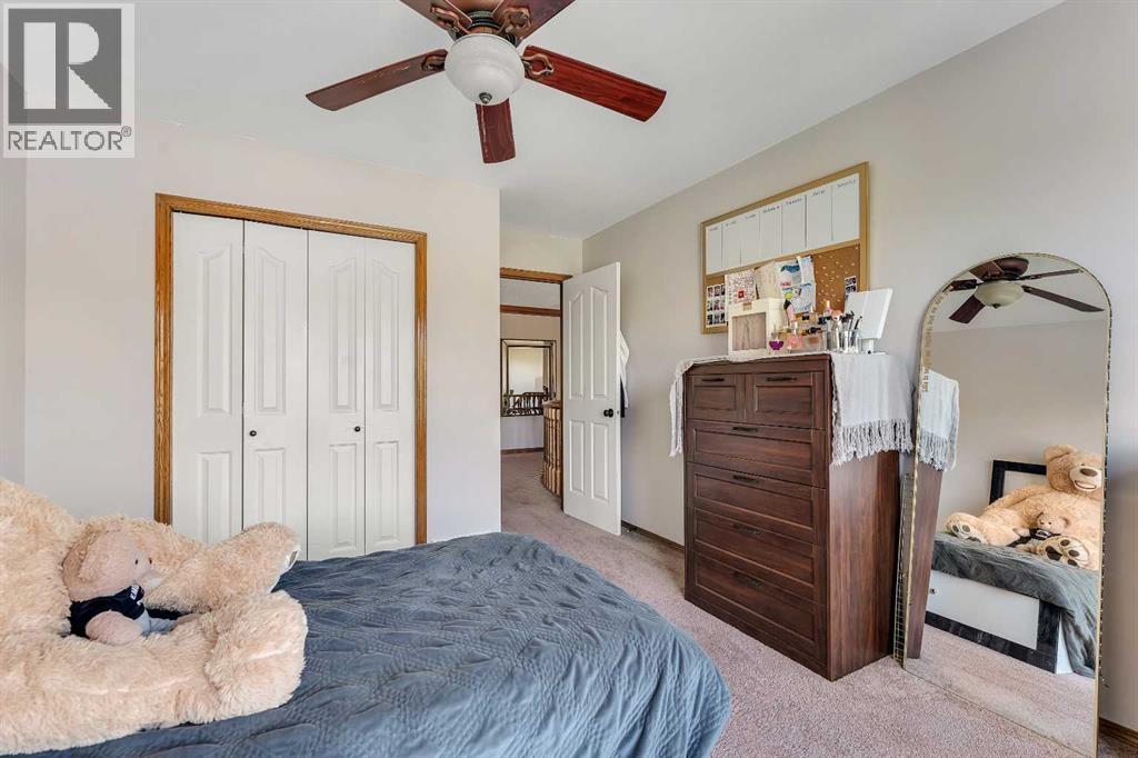 Single Family House for Sale in  Edgevalley Way NW Edgemont Calgary 