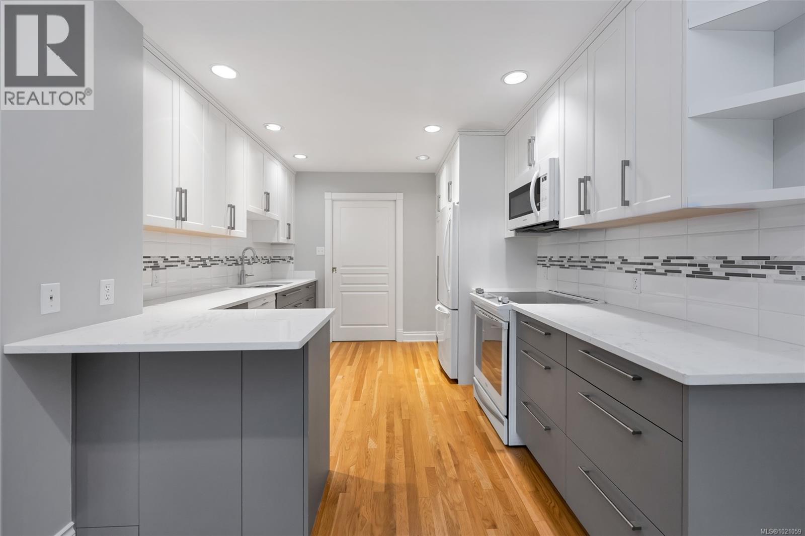 98 530 Marsett Place, Saanich