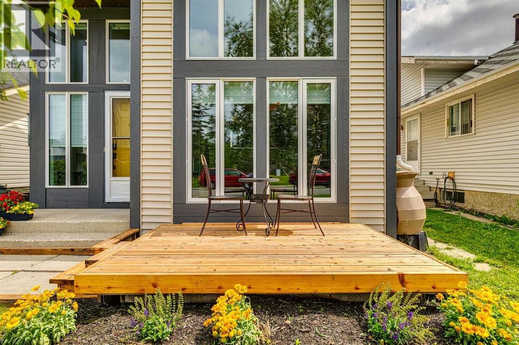 Single Family House 4 Level for Sale in  Millcrest Road SW Millrise Calgary 