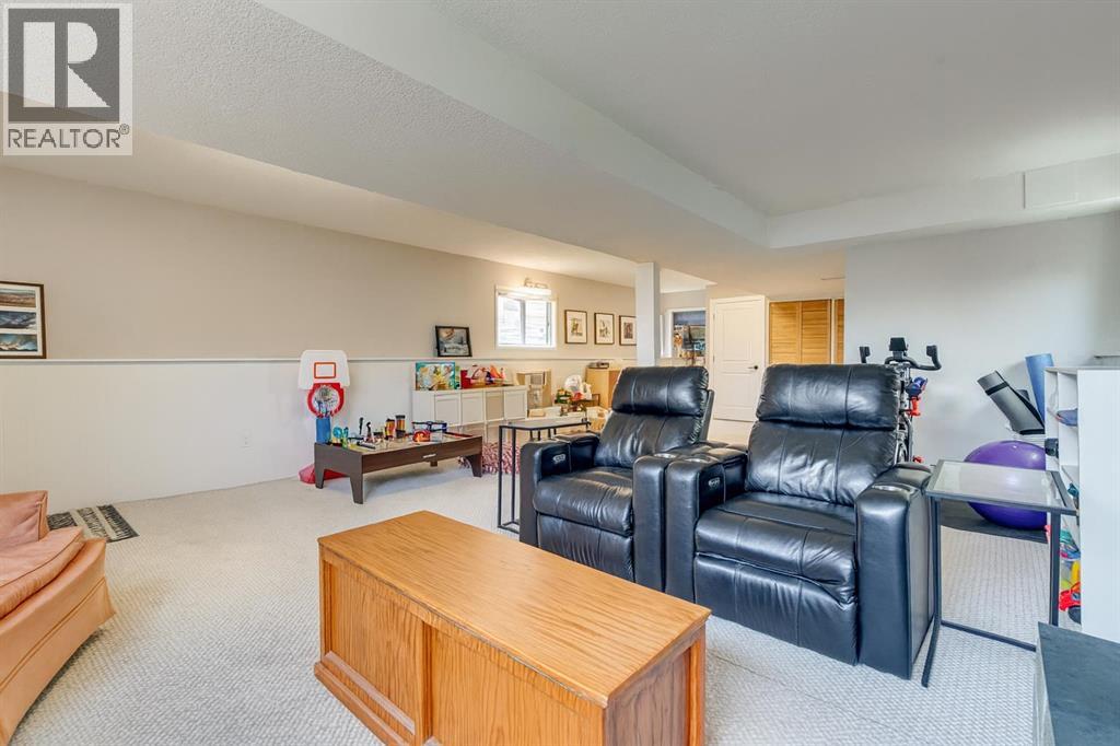 Single Family House 4 Level for Sale in  Millcrest Road SW Millrise Calgary 