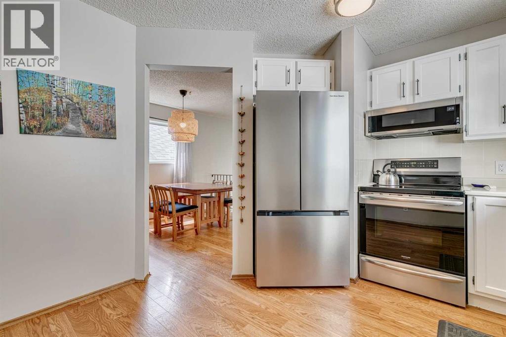 Single Family House 4 Level for Sale in  Millcrest Road SW Millrise Calgary 