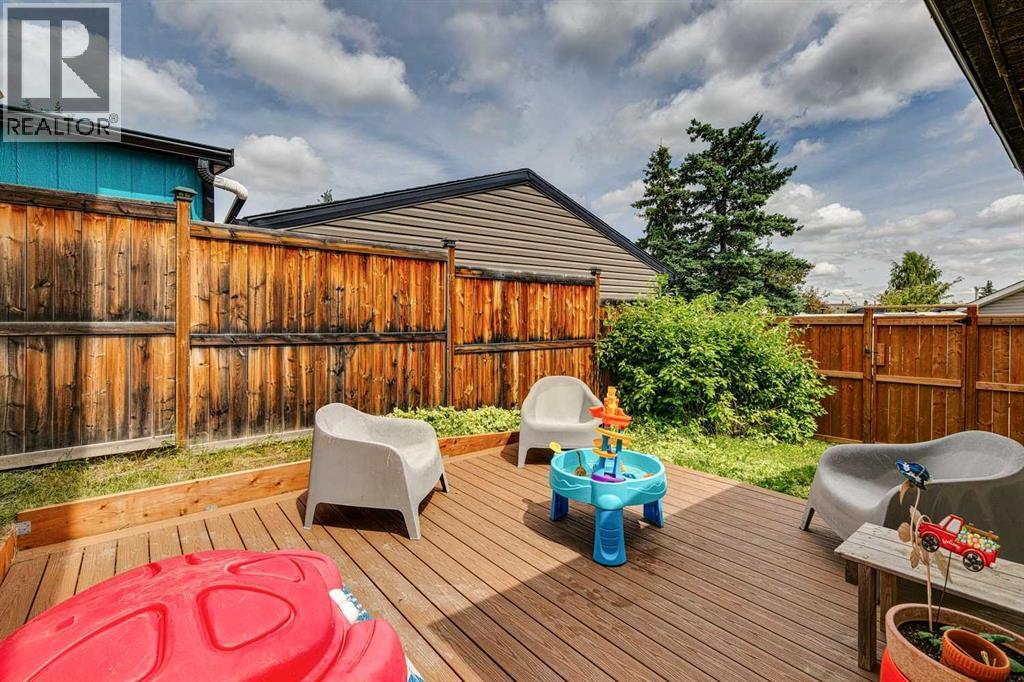 Single Family House 4 Level for Sale in  Millcrest Road SW Millrise Calgary 