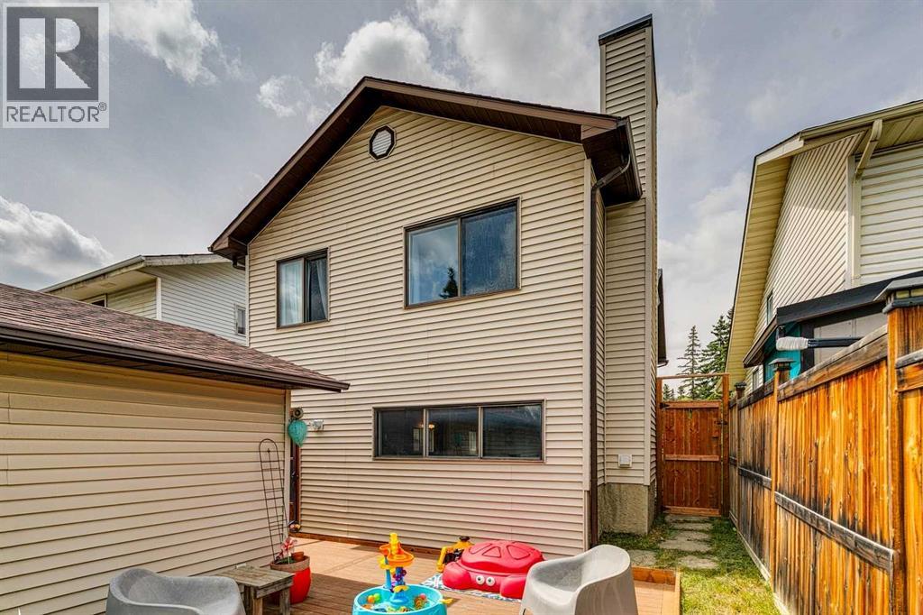 Single Family House 4 Level for Sale in  Millcrest Road SW Millrise Calgary 