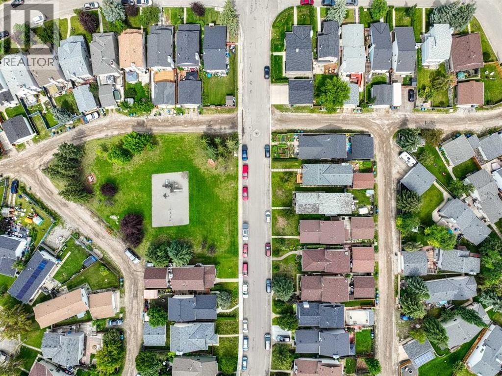 Single Family House 4 Level for Sale in  Millcrest Road SW Millrise Calgary 