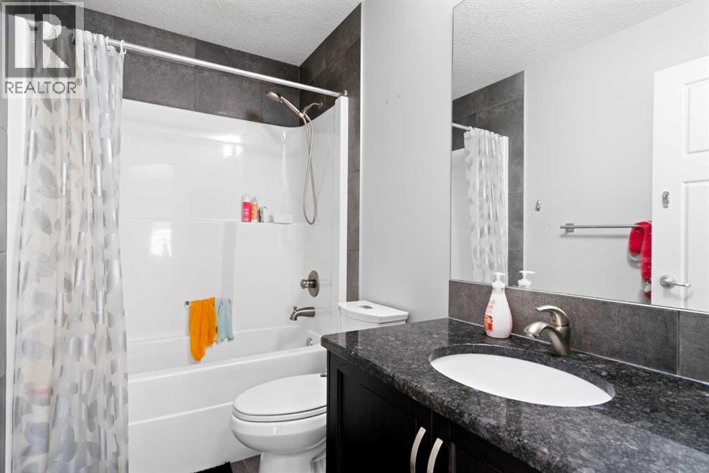 Single Family House for Sale in  Everhollow Rise SW Evergreen Calgary 