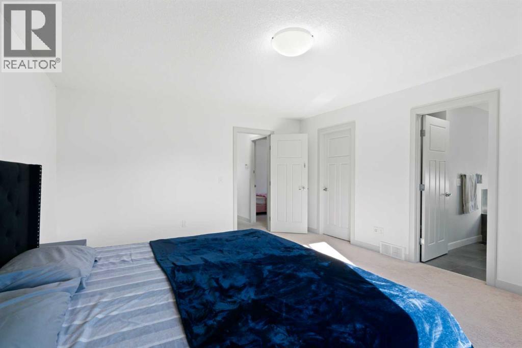 Single Family House for Sale in  Everhollow Rise SW Evergreen Calgary 