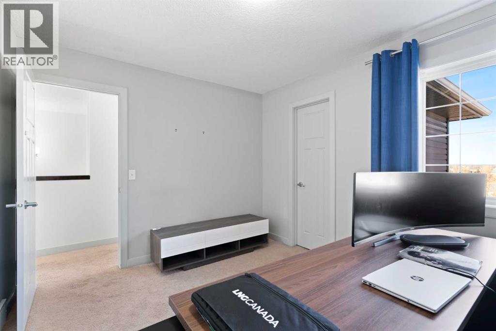 Single Family House for Sale in  Everhollow Rise SW Evergreen Calgary 