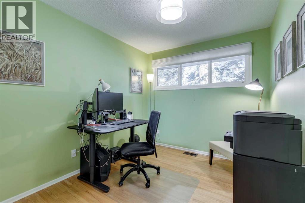 Single Family House Bungalow for Sale in  Bearspaw Drive NW Brentwood Calgary 