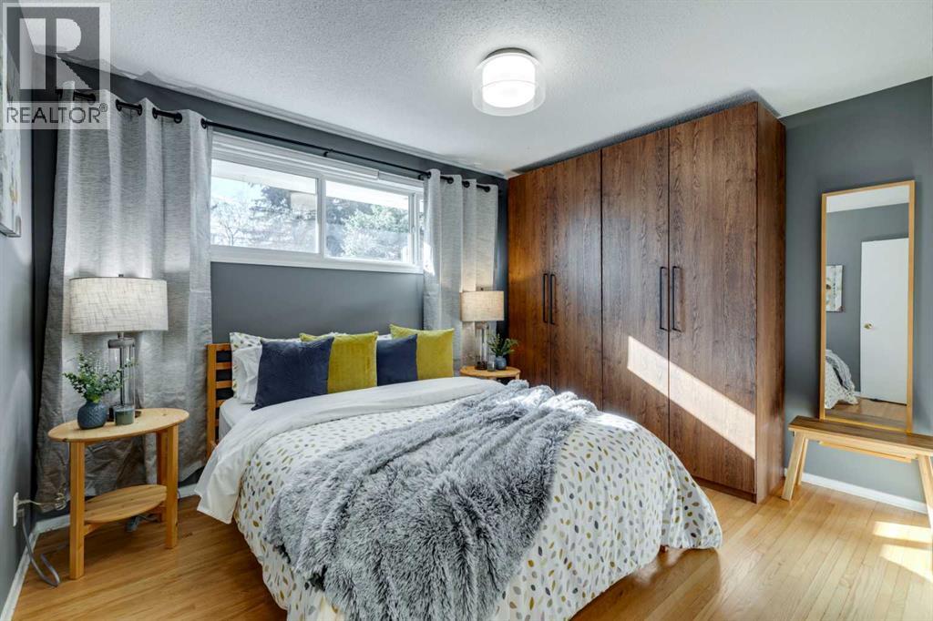 Single Family House Bungalow for Sale in  Bearspaw Drive NW Brentwood Calgary 