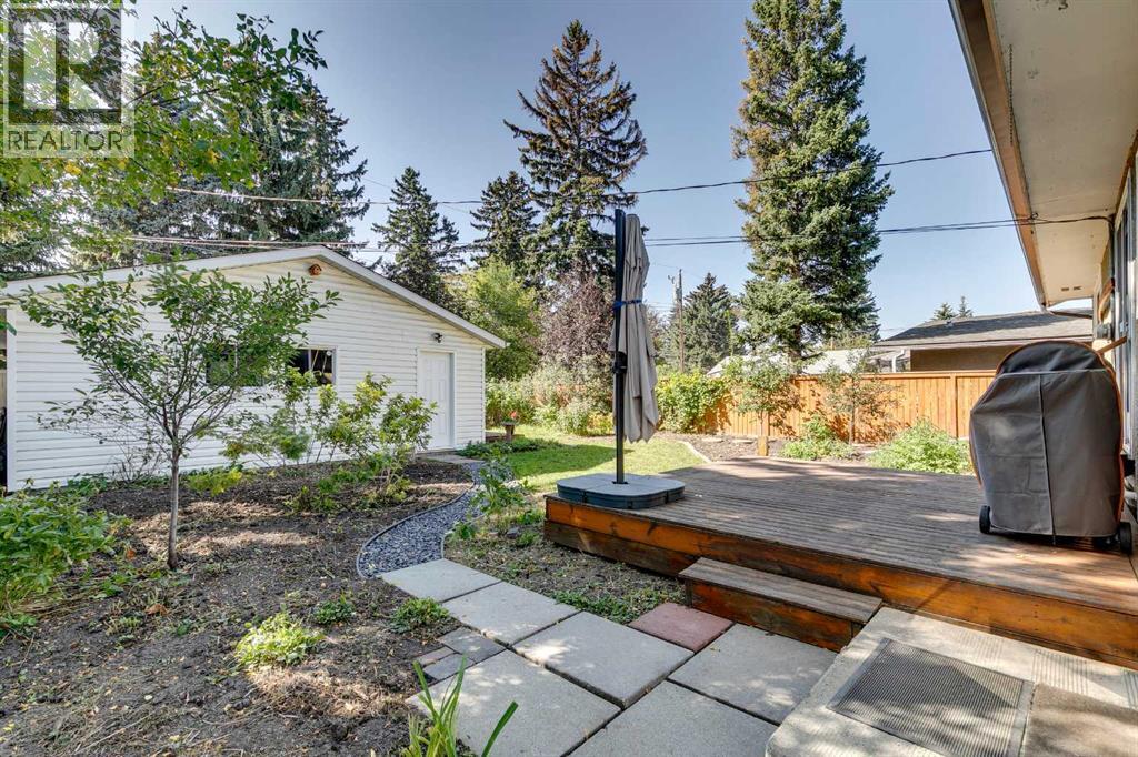 Single Family House Bungalow for Sale in  Bearspaw Drive NW Brentwood Calgary 