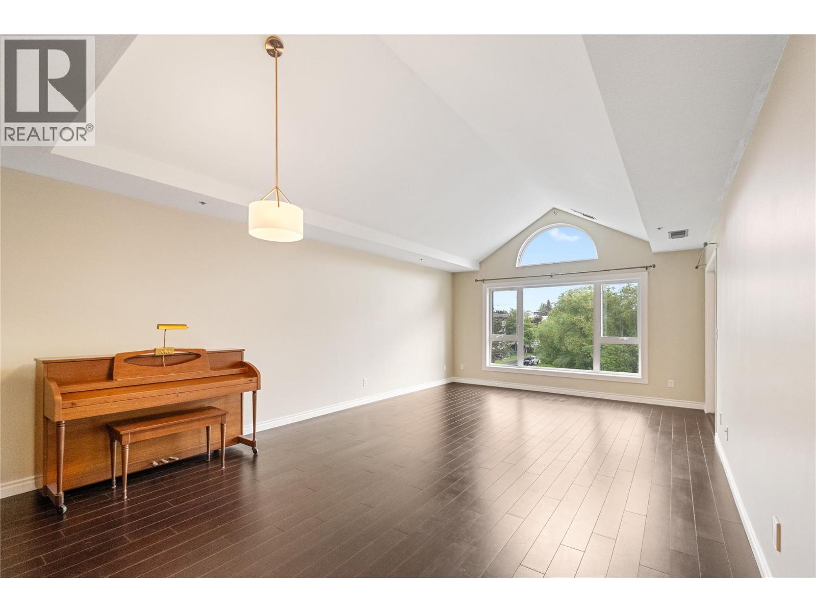 323 1045 Sutherland Avenue, Kelowna