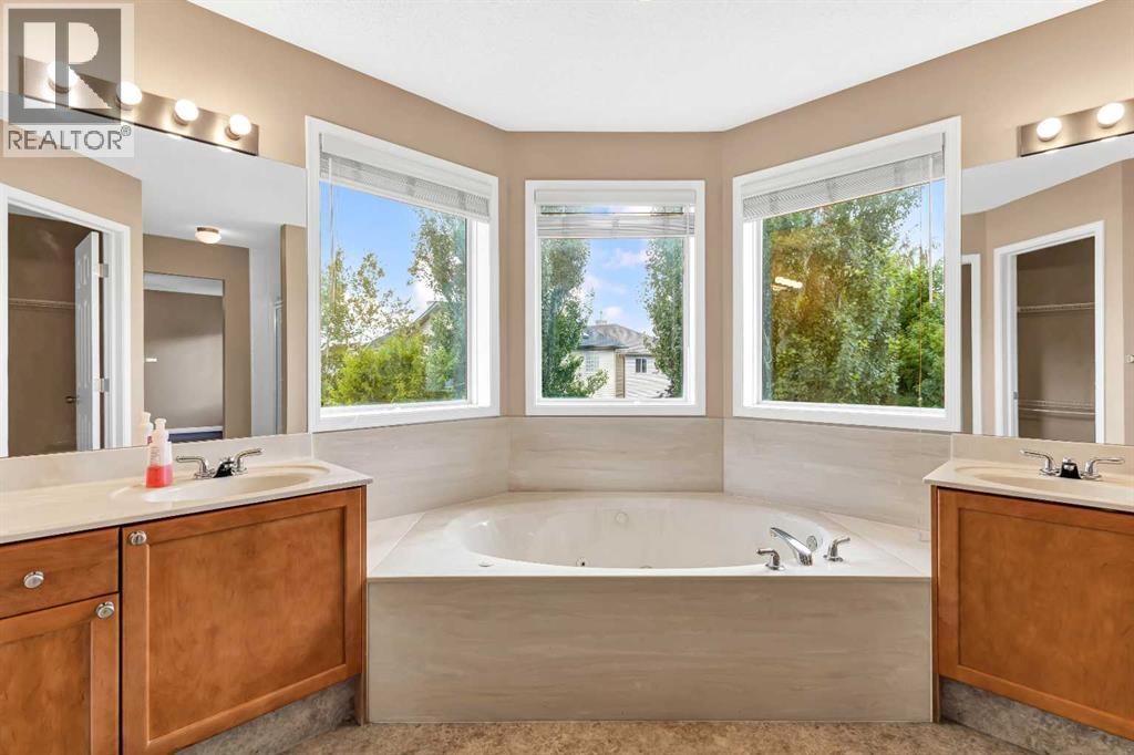 Single Family House for Sale in  Shannon Square SW Shawnessy Calgary 