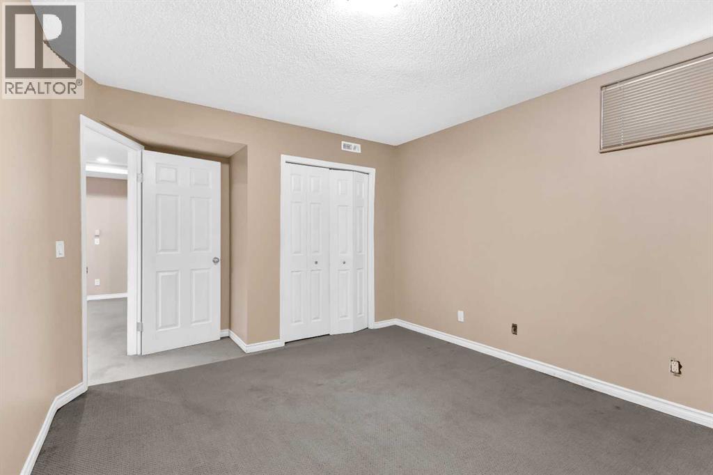 Single Family House for Sale in  Shannon Square SW Shawnessy Calgary 