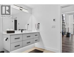 3434 Mckinley Beach Drive Unit 408, Kelowna, BC V1V0H3 Photo 16