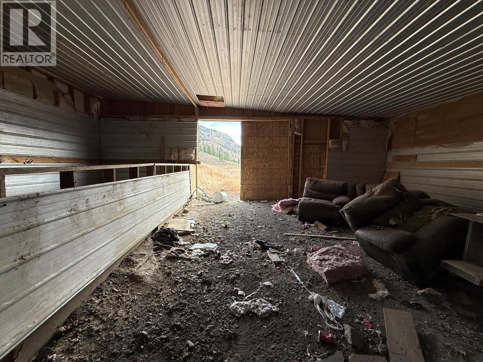 3580 CARIBOO 97 HIGHWAY - 15