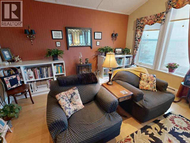 3377 ATREVIDA ROAD, Powell River