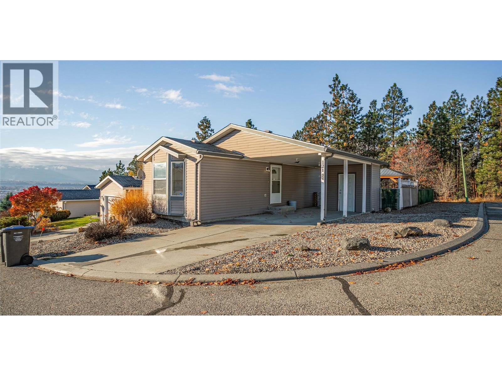 #121-2550 Hollywood Road North, Kelowna