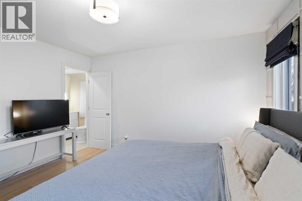 Single Family House 4 Level for Sale in  Riverside Crescent SE Riverbend Calgary 