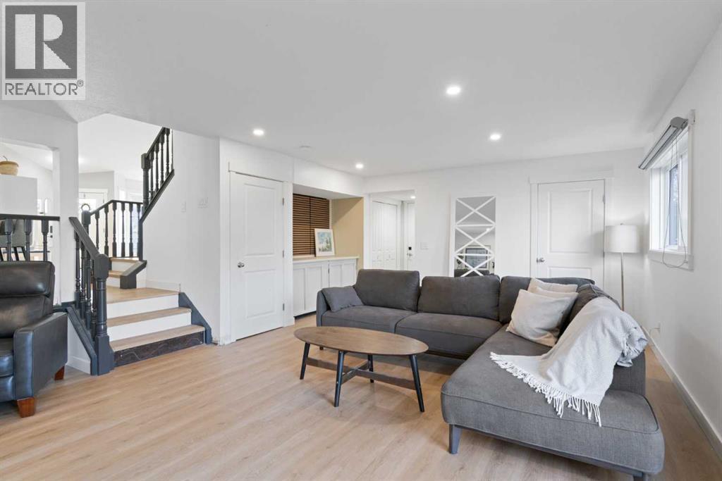 Single Family House 4 Level for Sale in  Riverside Crescent SE Riverbend Calgary 