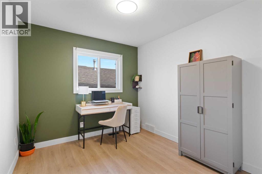 Single Family House 4 Level for Sale in  Riverside Crescent SE Riverbend Calgary 