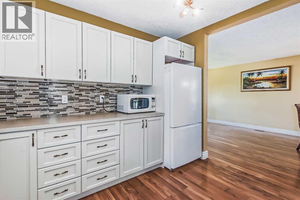 Single Family House 4 Level for Sale in  Bermuda Close NW Beddington Heights Calgary 