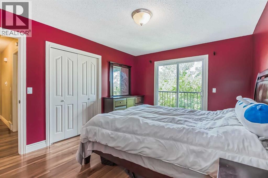 Single Family House 4 Level for Sale in  Bermuda Close NW Beddington Heights Calgary 