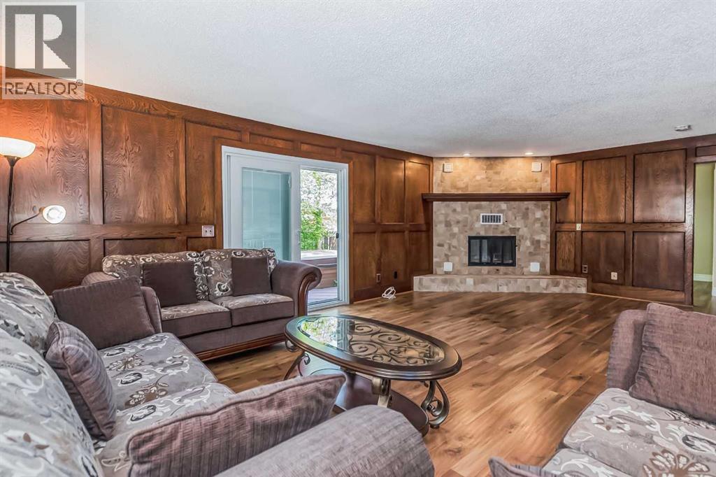 Single Family House 4 Level for Sale in  Bermuda Close NW Beddington Heights Calgary 