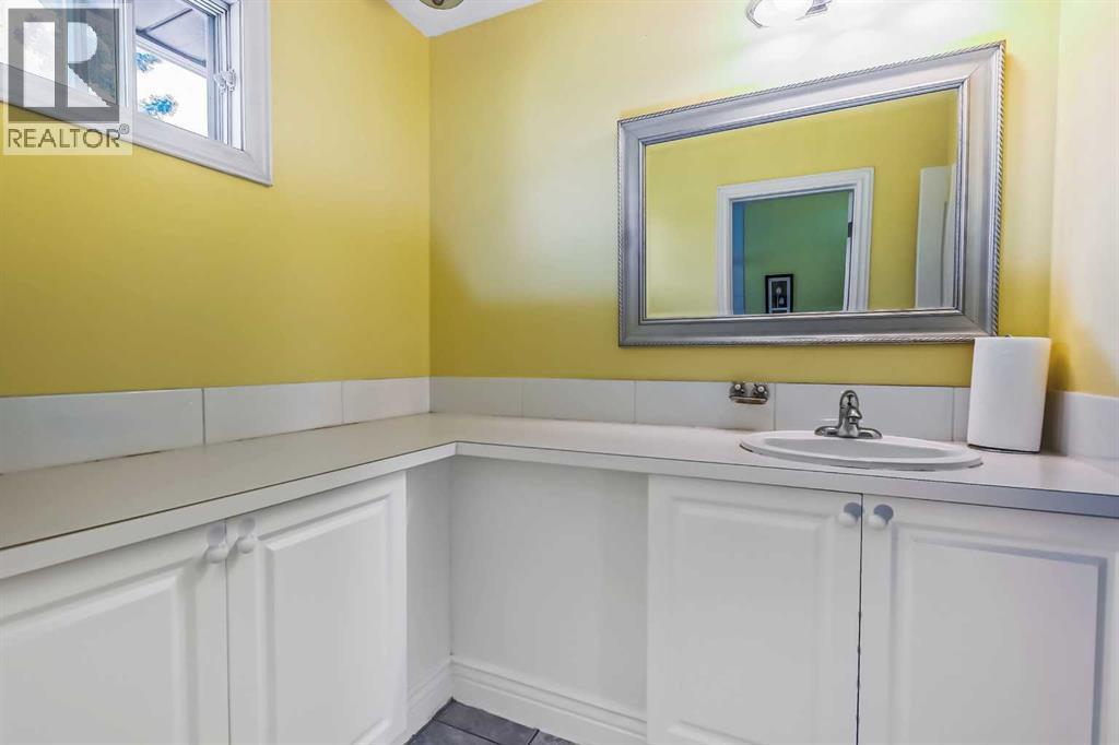 Single Family House 4 Level for Sale in  Bermuda Close NW Beddington Heights Calgary 