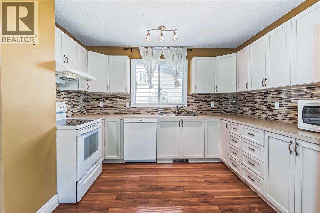 Single Family House 4 Level for Sale in  Bermuda Close NW Beddington Heights Calgary 