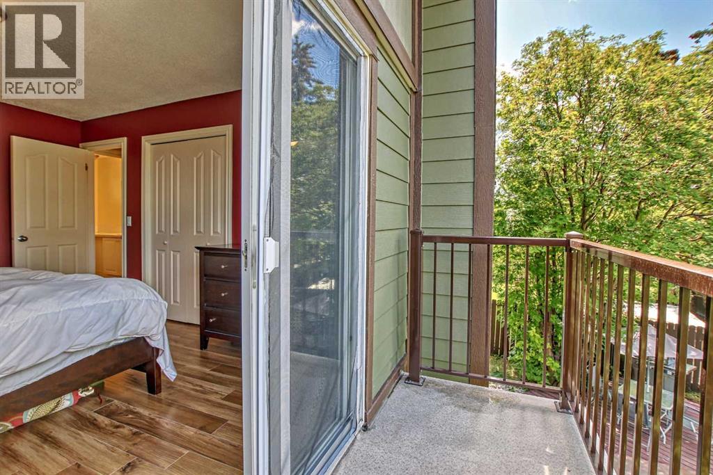 Single Family House 4 Level for Sale in  Bermuda Close NW Beddington Heights Calgary 