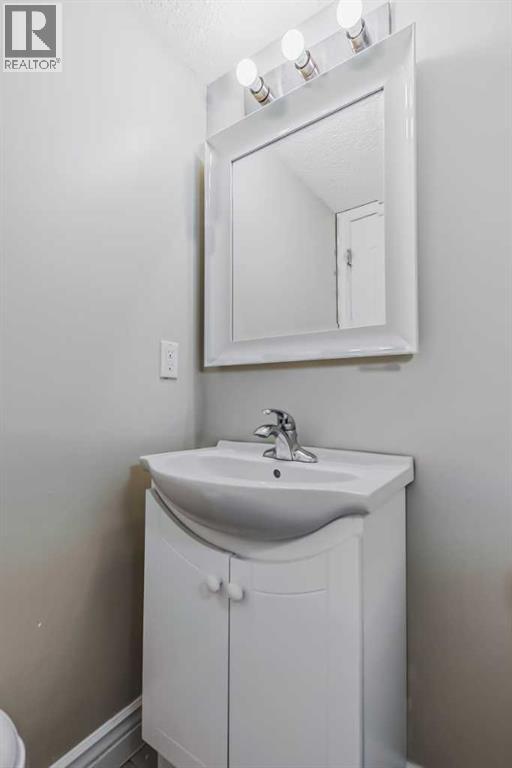 Single Family House 4 Level for Sale in  Bermuda Close NW Beddington Heights Calgary 