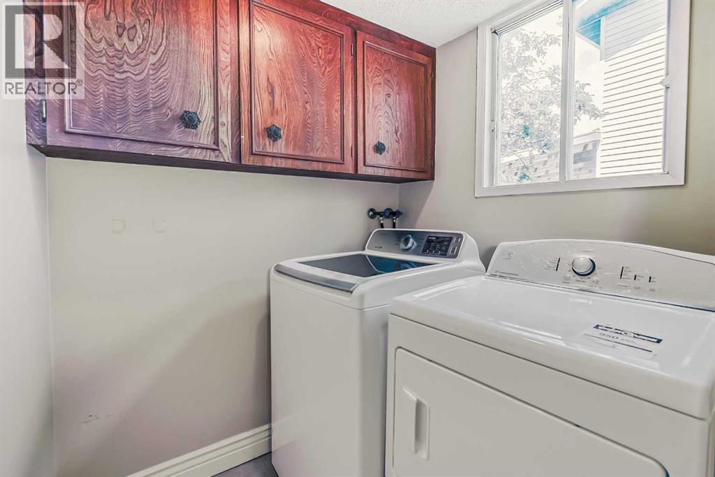 Single Family House 4 Level for Sale in  Bermuda Close NW Beddington Heights Calgary 