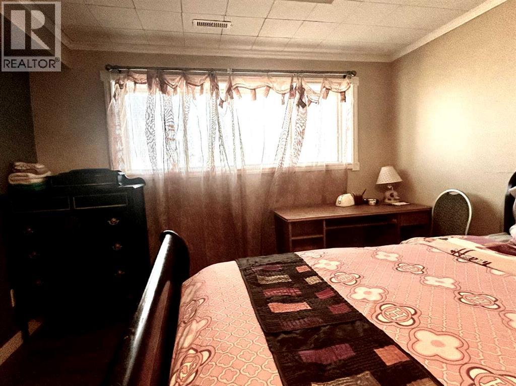 Single Family House 4 Level for Sale in  Bermuda Close NW Beddington Heights Calgary 