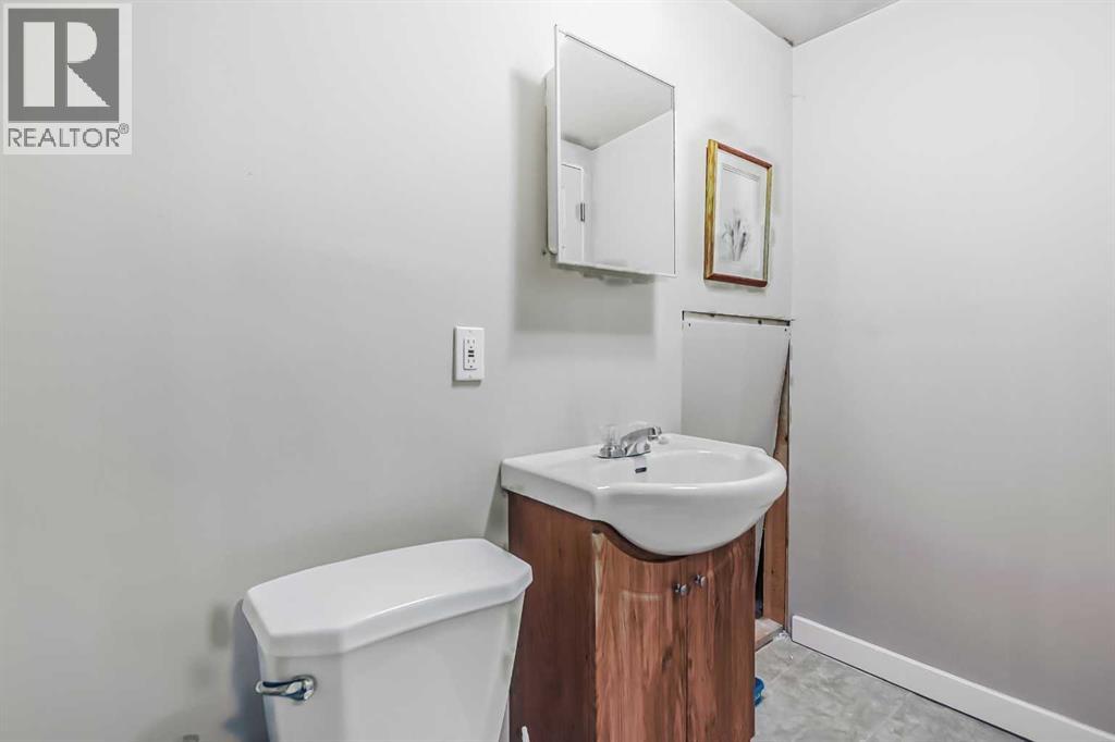 Single Family House 4 Level for Sale in  Bermuda Close NW Beddington Heights Calgary 