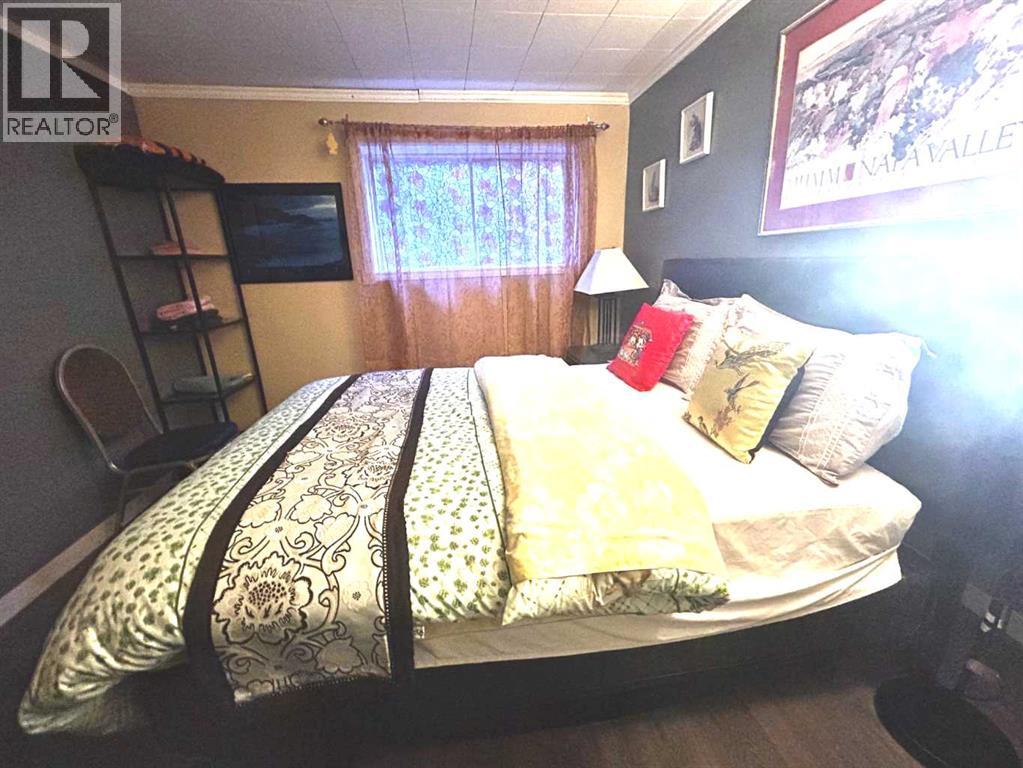 Single Family House 4 Level for Sale in  Bermuda Close NW Beddington Heights Calgary 