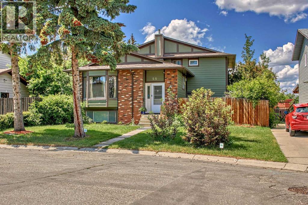 Single Family House 4 Level for Sale in  Bermuda Close NW Beddington Heights Calgary 