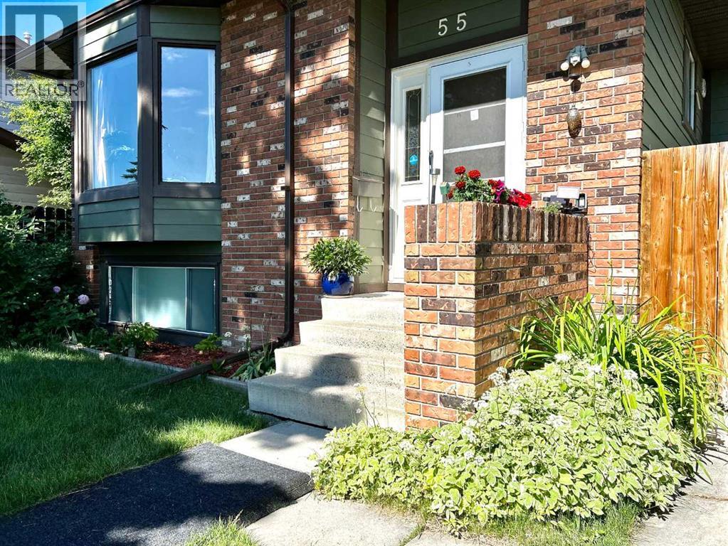 Single Family House 4 Level for Sale in  Bermuda Close NW Beddington Heights Calgary 