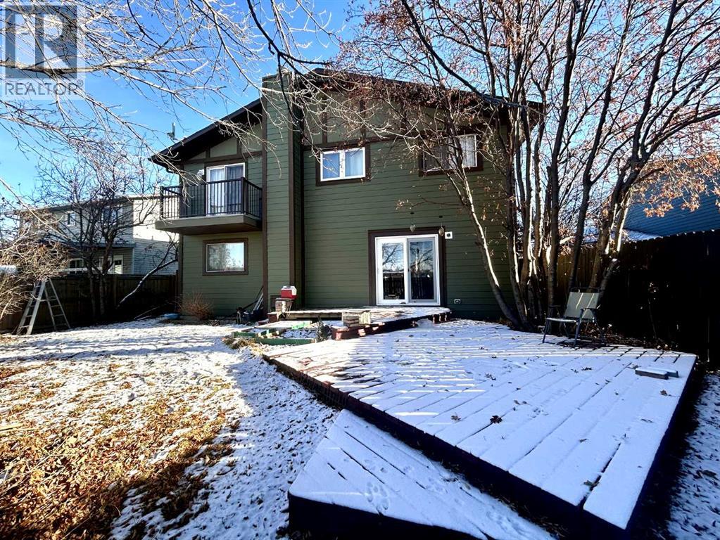 Single Family House 4 Level for Sale in  Bermuda Close NW Beddington Heights Calgary 